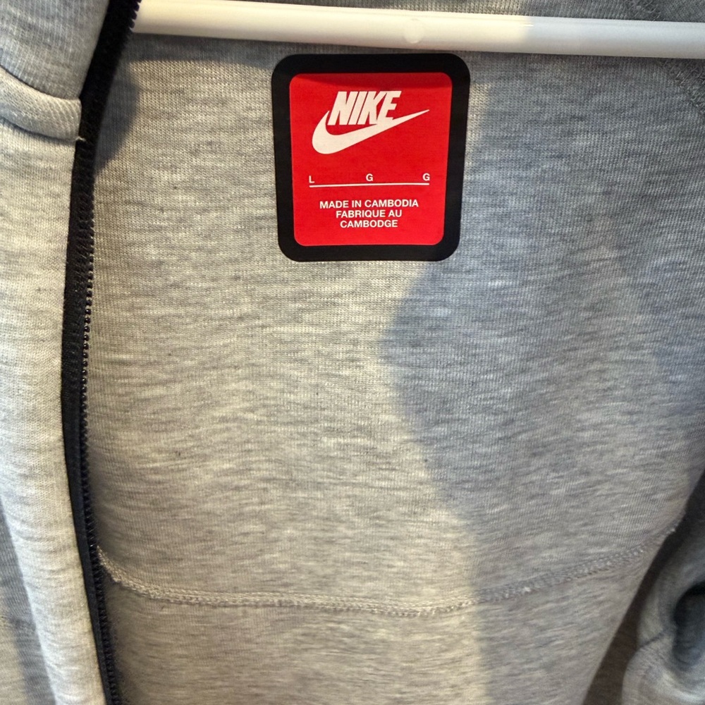 Nike Boys’ Tech Fleece Full Zip Sweatshirt - Picture 4 of 10